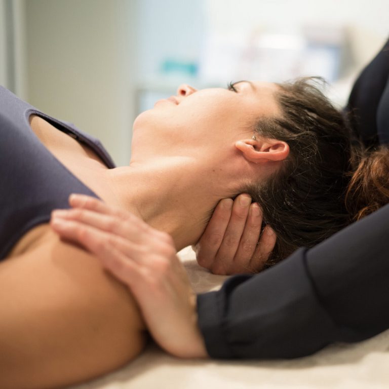 shiatsu neck stretch 768x768